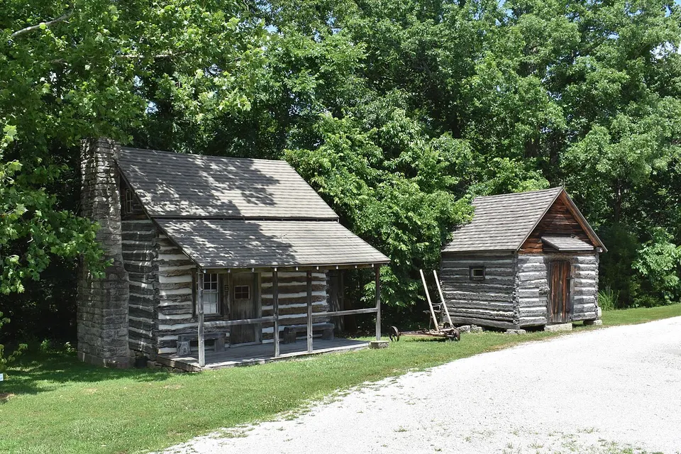 Tuscumbia, Missouri Cabins — Missouri, United States