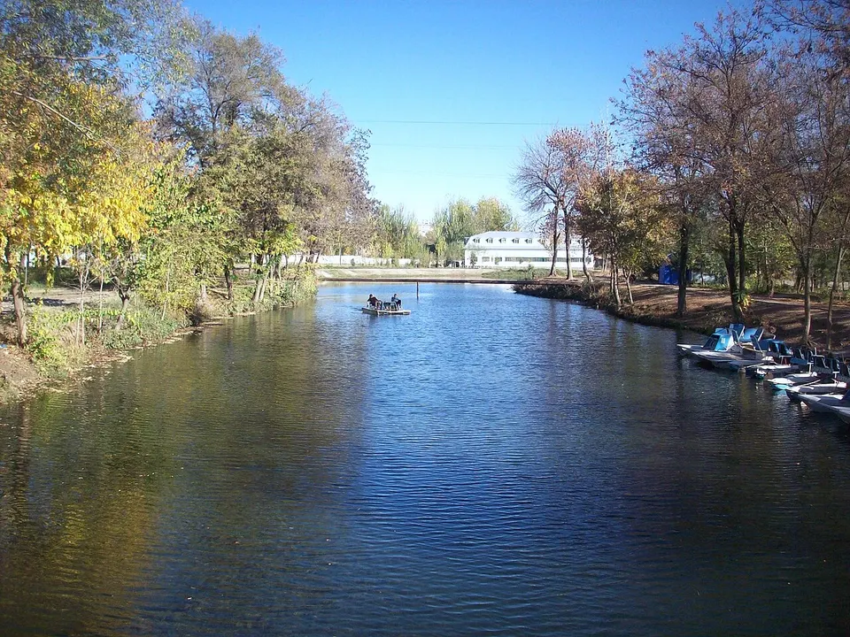 Ferdowsi Park in Dushanbe Tajikistan — Dushanbe, Tajikistan