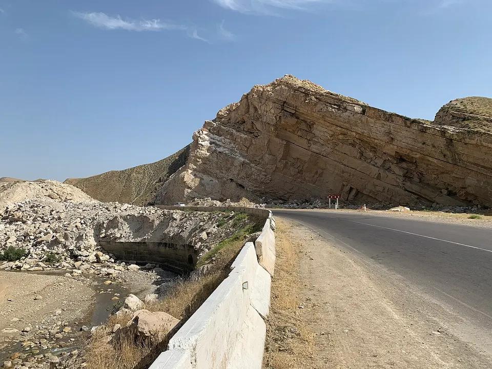 Akkapchigay river and R-105 road — Surxondaryo Region, Uzbekistan