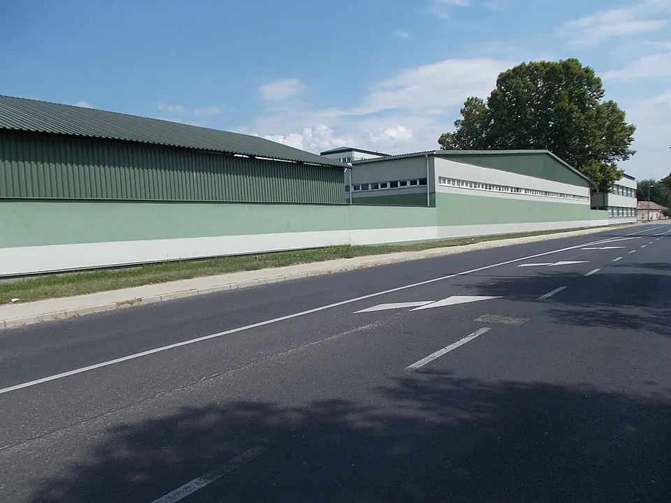 Csaba Straße Fahrzeugdepot, S, 2021 Alsógalla — Komárom-Esztergom, Hungary