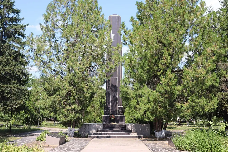 Братська могила радянських воїнів. Нова Одеса — Mykolaiv Oblast, Ukraine