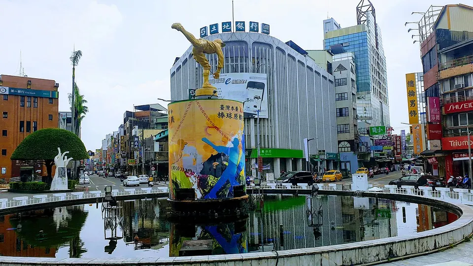 嘉義市中央噴水池(噴水圓環) — Chiayi, Taiwan