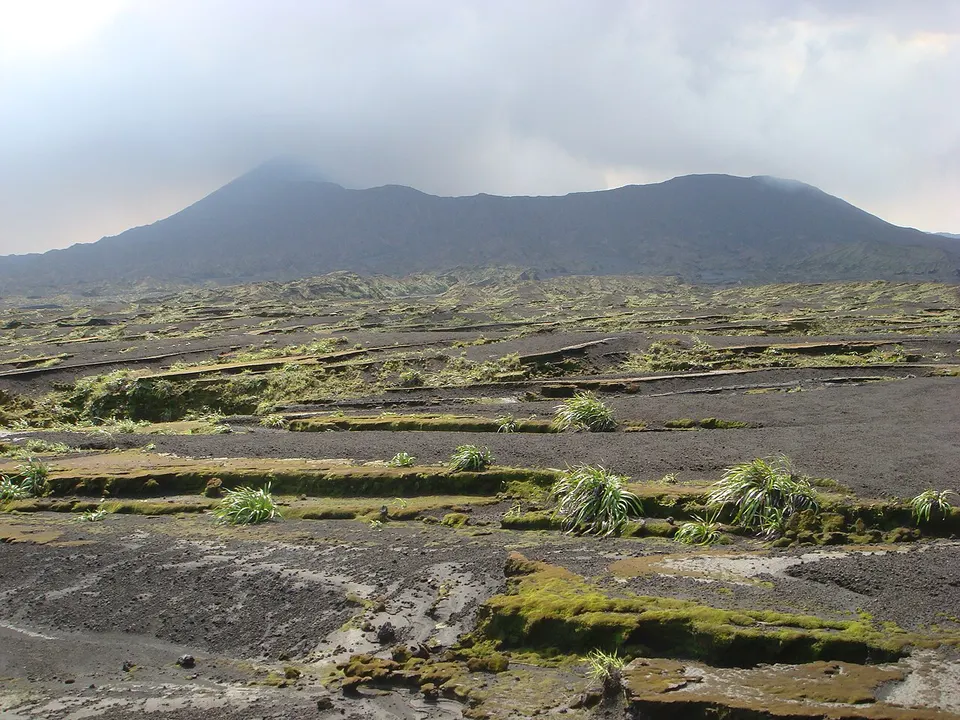 Vue du volcan Benbow depuis la plaine de cendres, île d'Ambrym — Malampa, Vanuatu