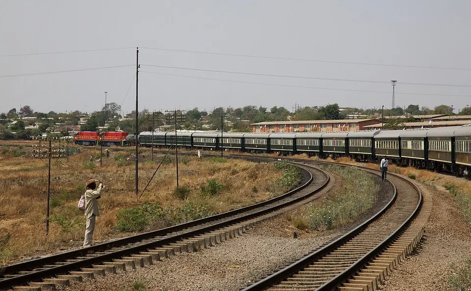 2012-10-22 Comings and goings — Bulawayo, Zimbabwe