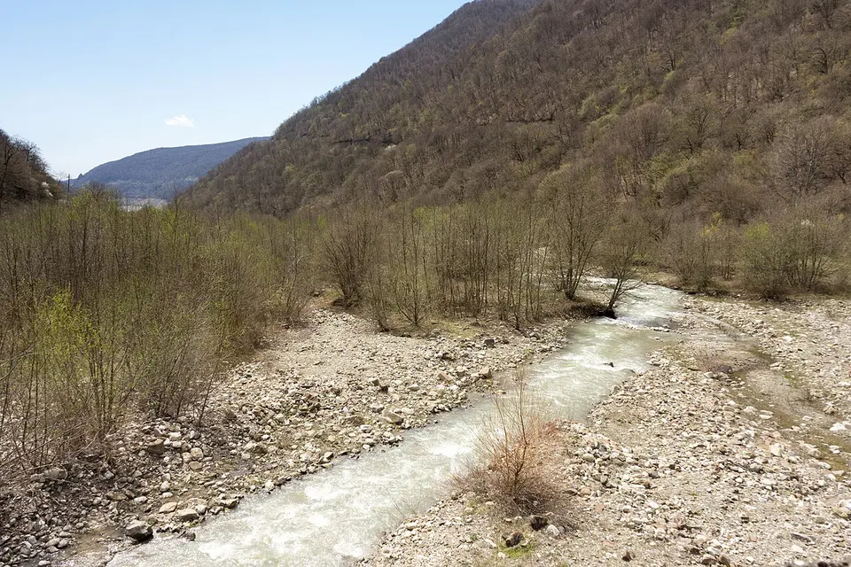 River and wooded mountain valley — Mtskheta-Mtianeti, Georgia