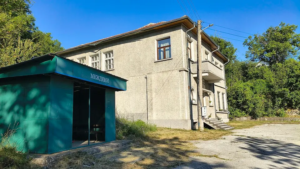 Читалището в Междени - отстрани — Gabrovo, Bulgaria