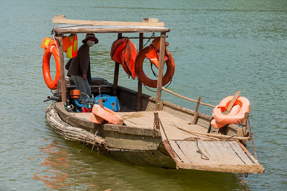 Hue Vietnam Ferry-over-the-Perfume-River-01 — Thừa Thiên Huế, Vietnam
