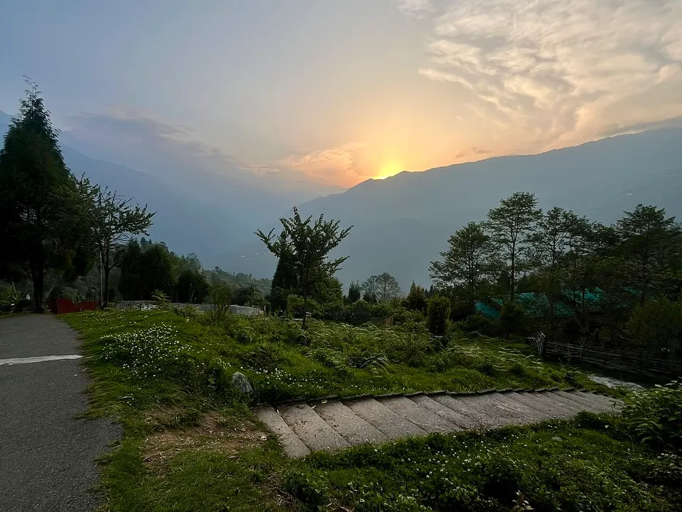 Mountain landscape at sunset — Trongsa, Bhutan