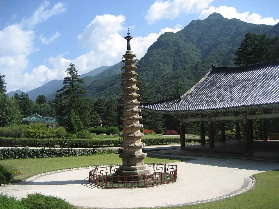Pohyon Temple, Mount Myohyang (5063239771) — North Pyongan, North Korea