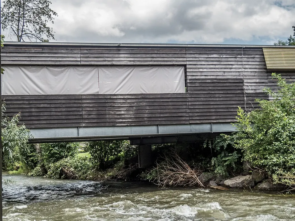 Kasse und Garderobe Badi Gebäude über die Suhre, Suhr AG 20210729-jag9889 — Aargau, Switzerland