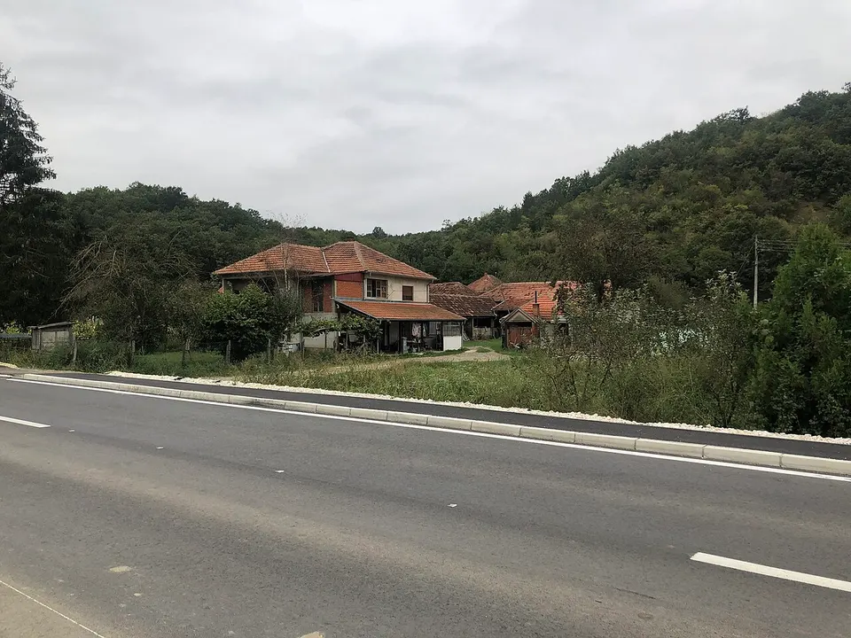 Ново Село куће поред пута 1 општина Куршумлија 25 09 2023 Драган Цветковић Ниш — Toplica District, Serbia