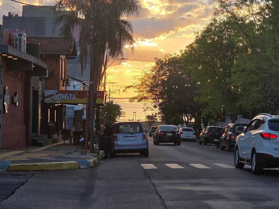 Atardecer en Avenida Costanera de la ciudad de Encarnación (Paraguay) — ITAPUA, Paraguay