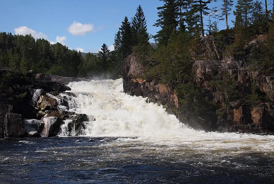 Waterfall flowing over rocks — Vestfold og Telemark, Norway