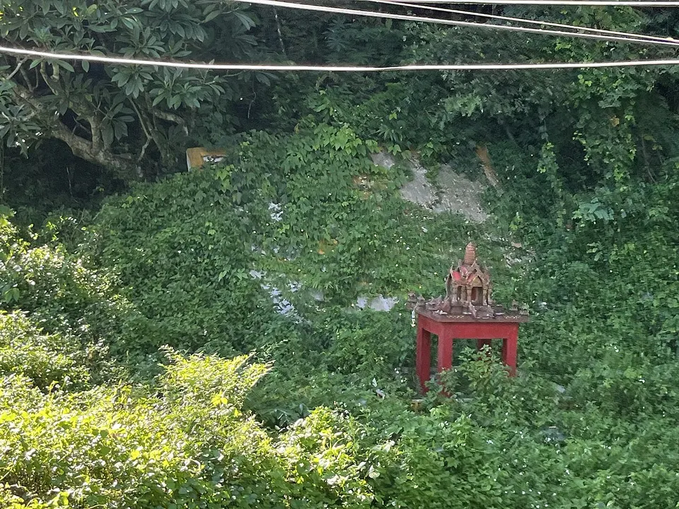 SRT 1989 rail accident shrine — Phrae Province, Thailand