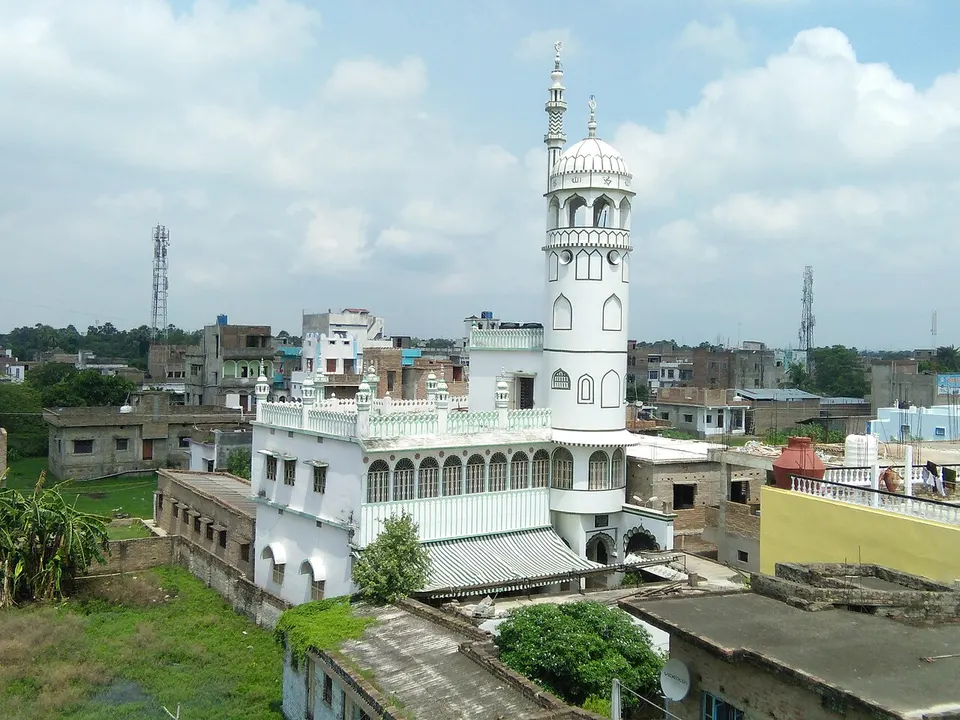 Masjid-e-kamaal long view — Bihār, India