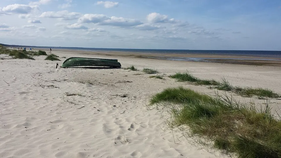 NA PLÁŽI - ON THE BEACH - panoramio — Jūrmalas, Latvia