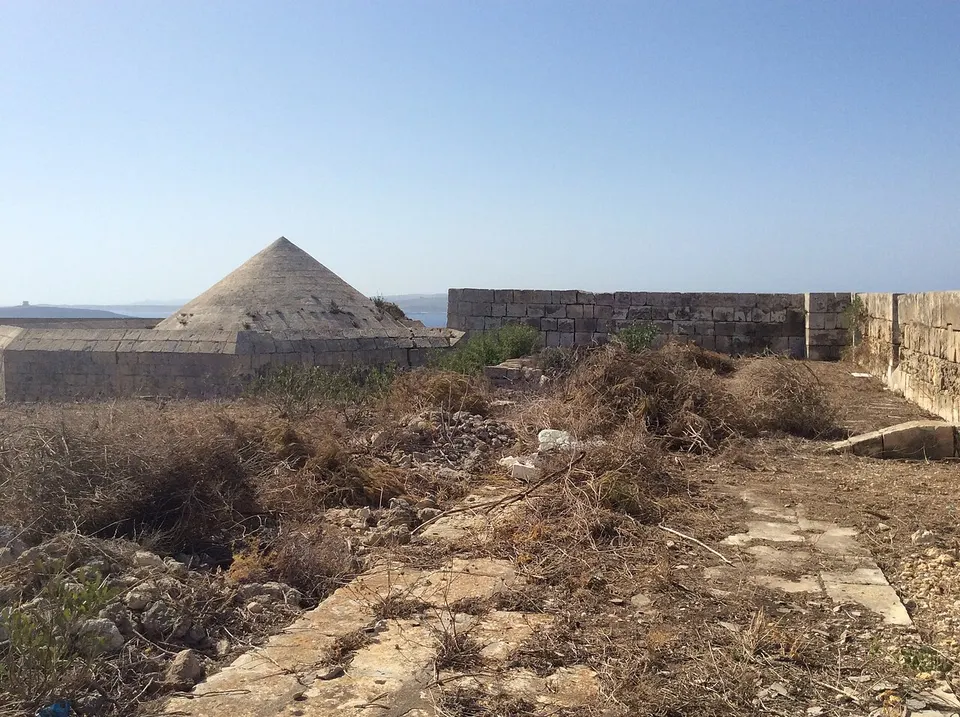 Forti Xambré 63 — Ghajnsielem, Malta