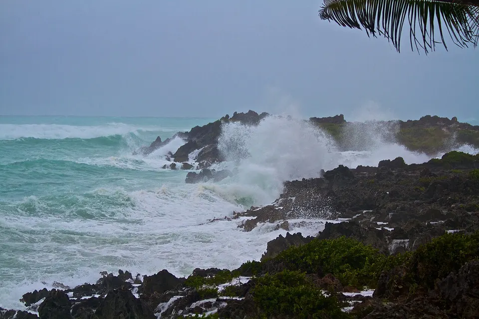 Large waves in Bermuda — Smith's, Bermuda