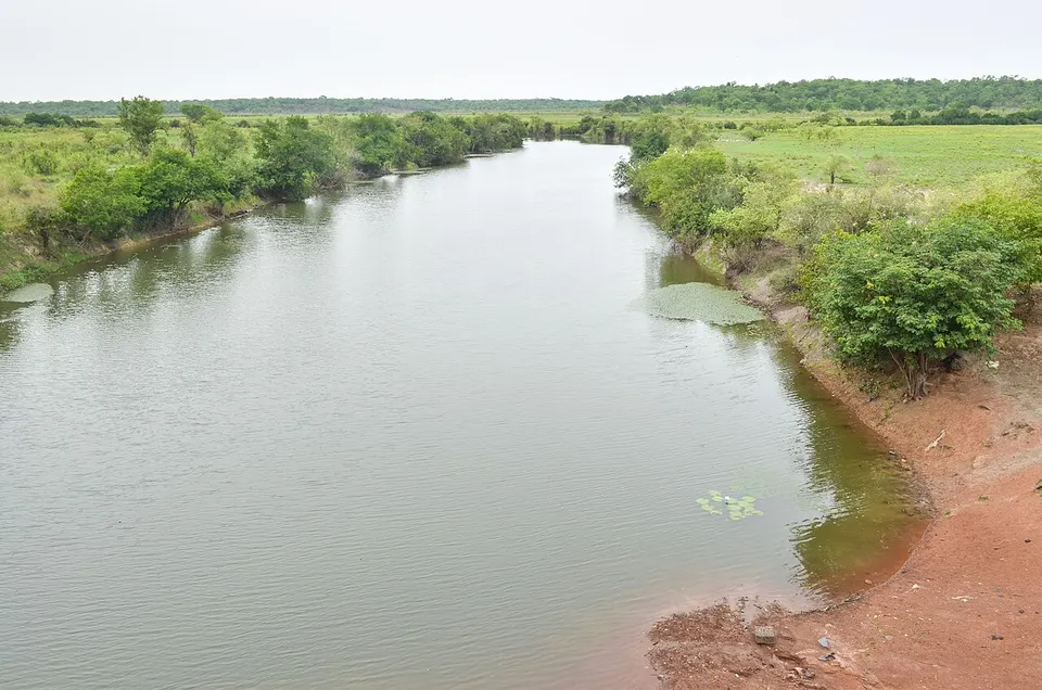 Crossing a river in Guinea-Bissau (9293529758) (2) — Bafatá, Guinea-Bissau