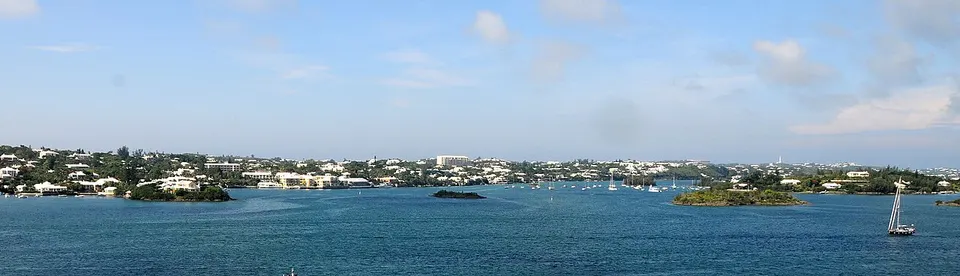 Bermuda - Hamilton Harbour - panorama across the harbour looking to the South West - panoramio — City of Hamilton, Bermuda