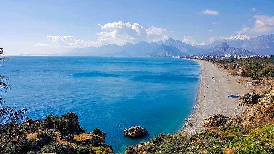 Blue sea and mountain coastline — Antalya, Turkey