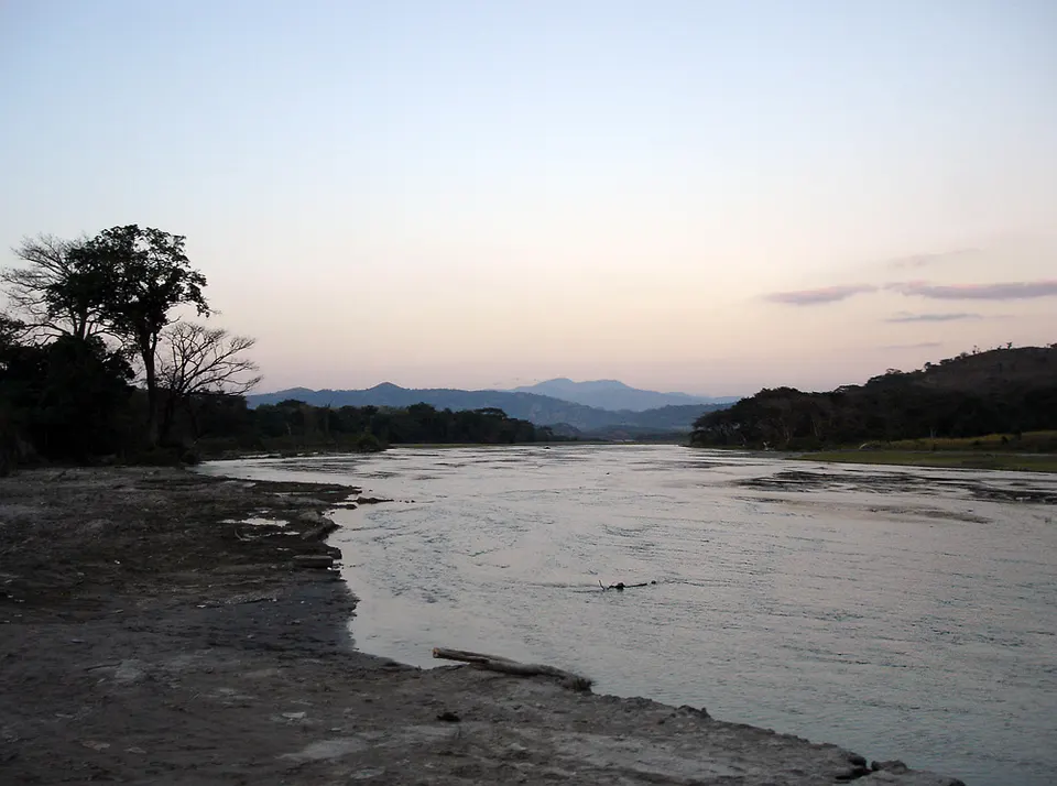 Cerca de Suchitoto y Cinquera, El Salvador (12-2010) - panoramio — Departamento de Cuscatlán, El Salvador