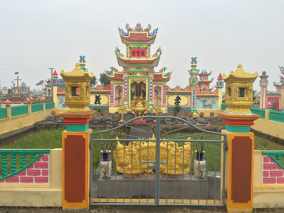 Bộ tam sự đỉnh hạc chầu — Nam Định, Vietnam
