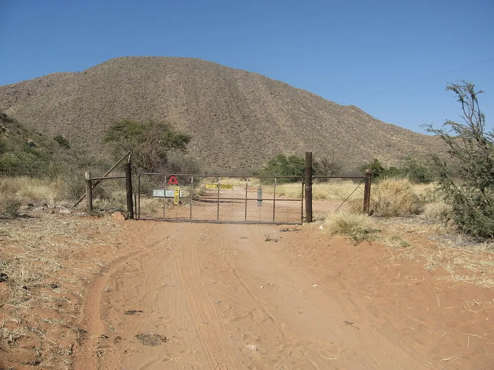 Gate, to open and close... - panoramio — Nothern Cape, South Africa
