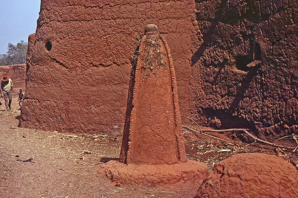 Autel animiste. Village Bozo, Mopti, Bandiagara, Mali. Date du cliché 25-12-1972 — Mopti, Mali