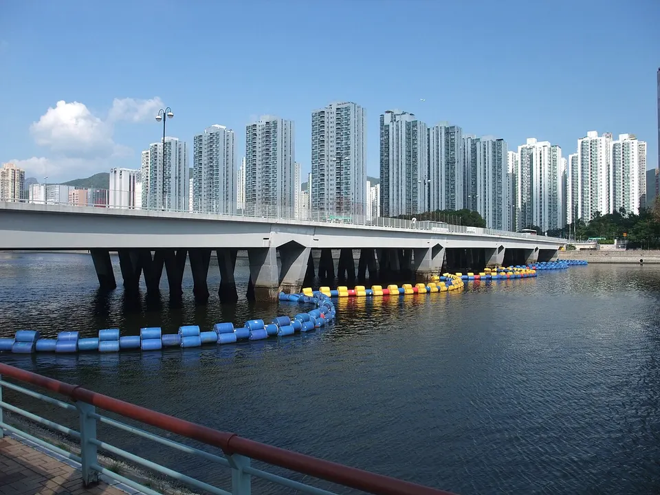 Riverfront and city skyline — Sha Tin, Hong Kong