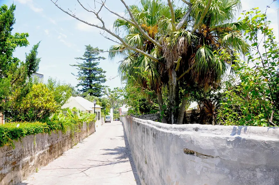 Bermuda - St. George - back street lane in the town - panoramio — Saint George's, Bermuda