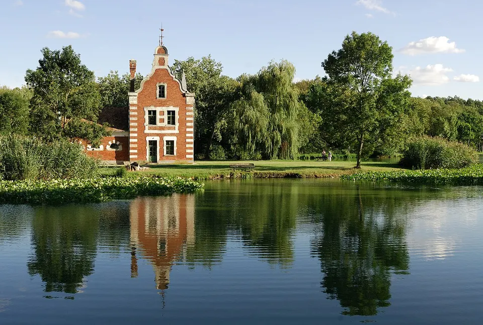 Wooded lakeshore and historic building — Fejér, Hungary
