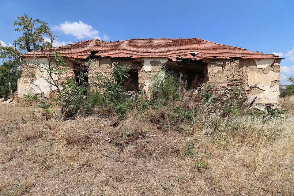 Поранешно училиште во Тројкрсти — Pelagonia, North Macedonia