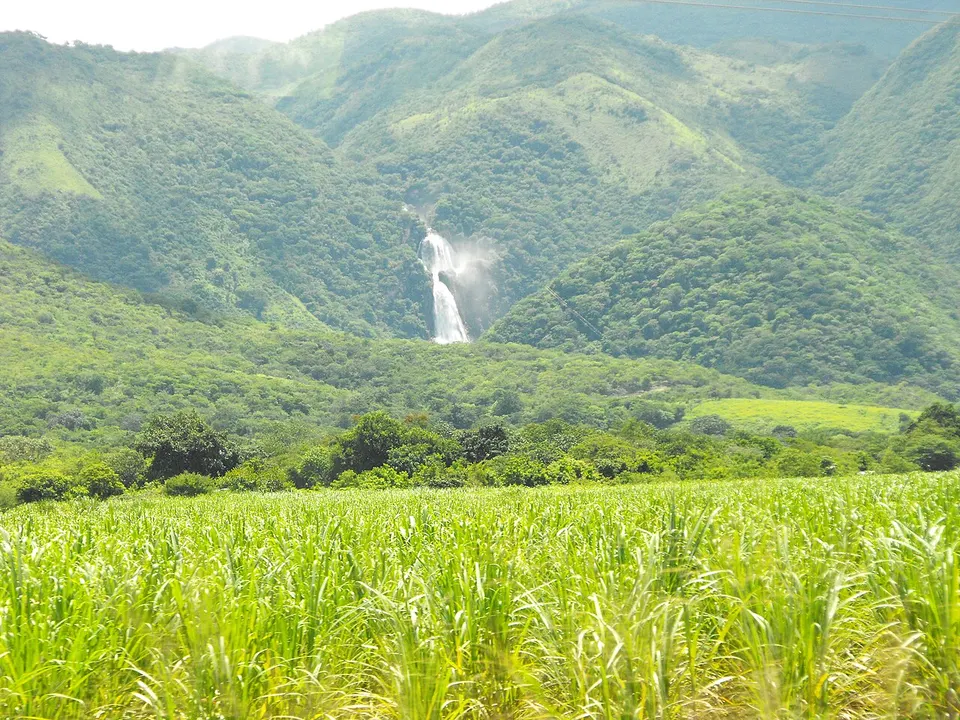 Mountain valley and waterfall — Chiapas, Mexico