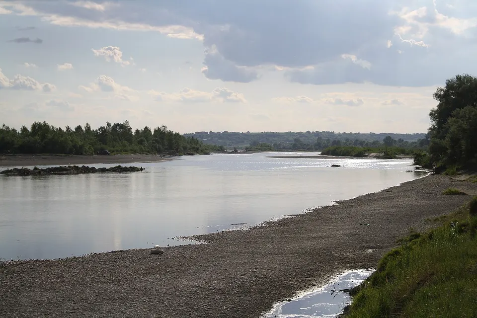 The Prut River - panoramio — Chernivtsi Oblast, Ukraine
