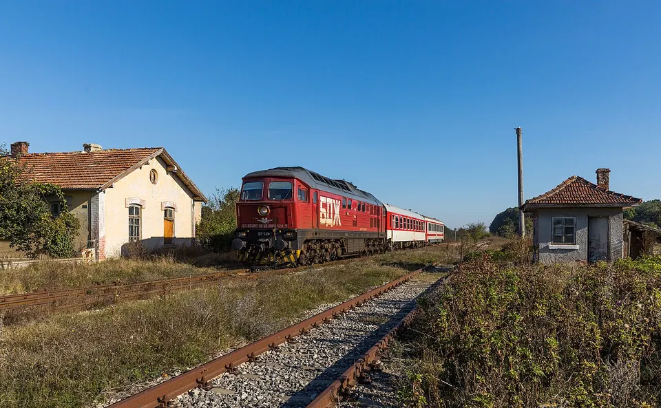 BDŽ 07 124 with RE 28203 at Donchevo — Dobrich, Bulgaria
