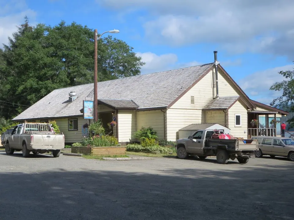 Scarlet Ibis Pub (29173233382) — Mount Waddington, Canada