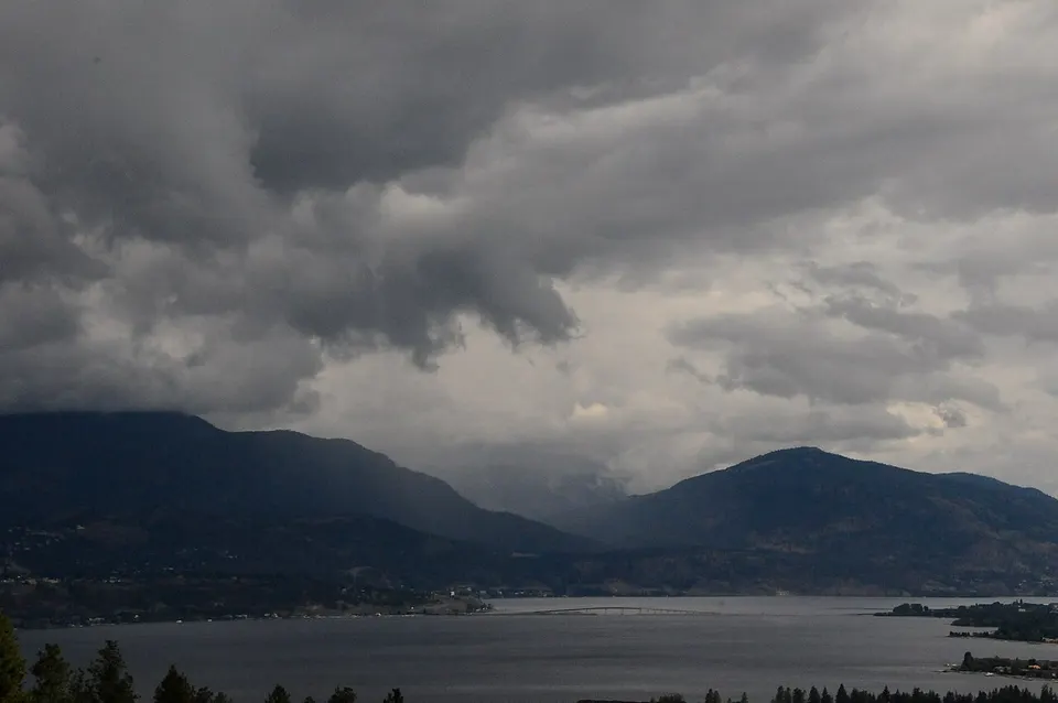 Storm over Lake Okanagan - Kelowna — Okanagan Valley, Canada