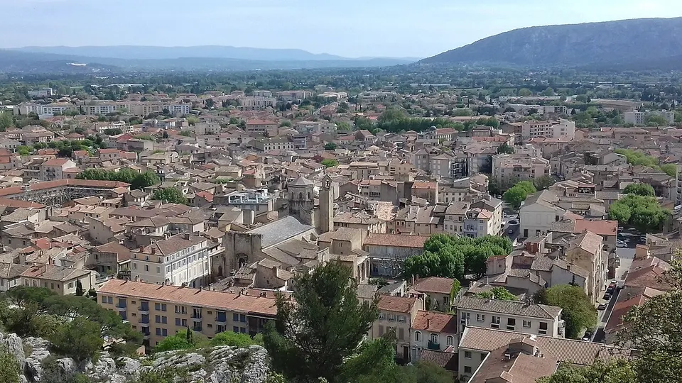 Panorama du centre ville de la ville de Cavaillon — Vaucluse, France
