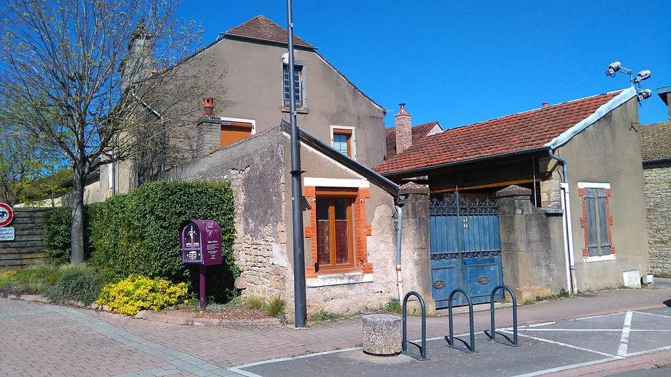 Marsannay-la-Côte - Rue de Mazy - boîte à livres — Bourgogne-Franche-Comté, France