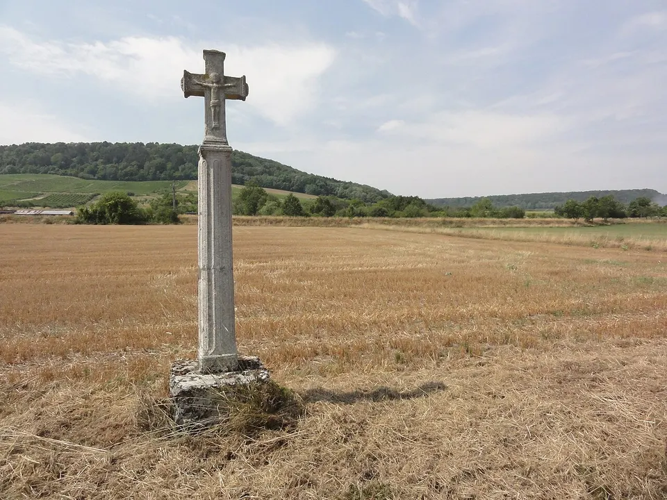 Bruley (Meurthe-et-M.) croix de chemin et paysage — Grand Est, France