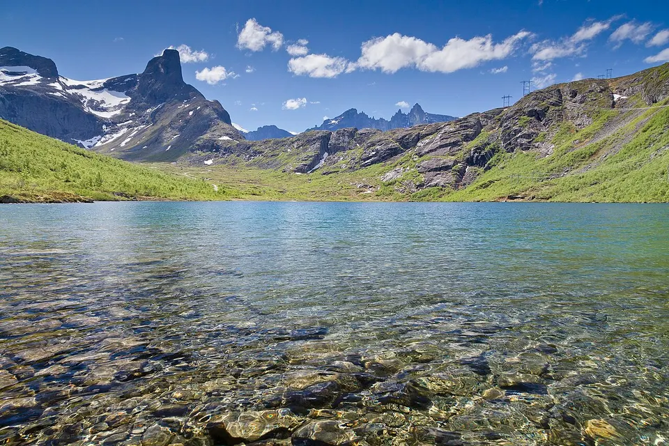 Vengedalen over Vengedalsvatnet, Møre og Romsdal, Norway in 2013 June — Rauma nor, Norway