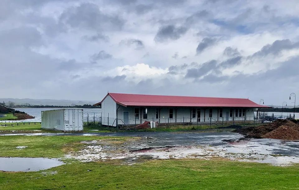 Huntly railway station at Lake Puketirini — Waikato District, New Zealand