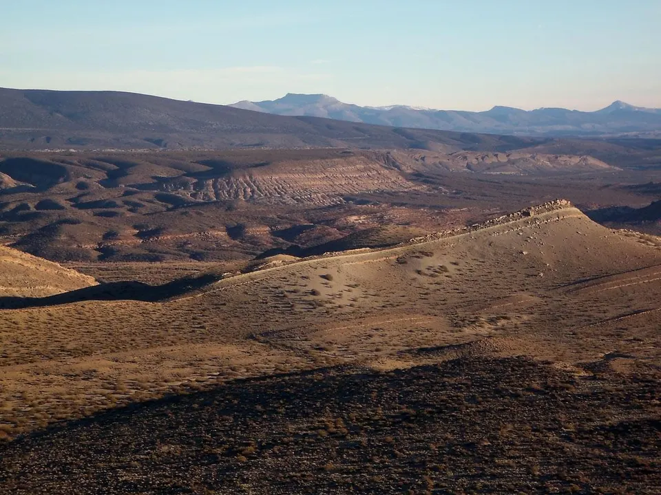 Formación Agrio (Cretácico inferior) en el anticlinal homónimo — Picunches, Argentina
