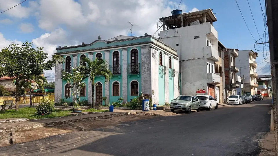 Vista do Edifício da Secretaria Municipal de Turismo, Cultura, Indústria e Comércio e seu entorno — Valença, Brazil