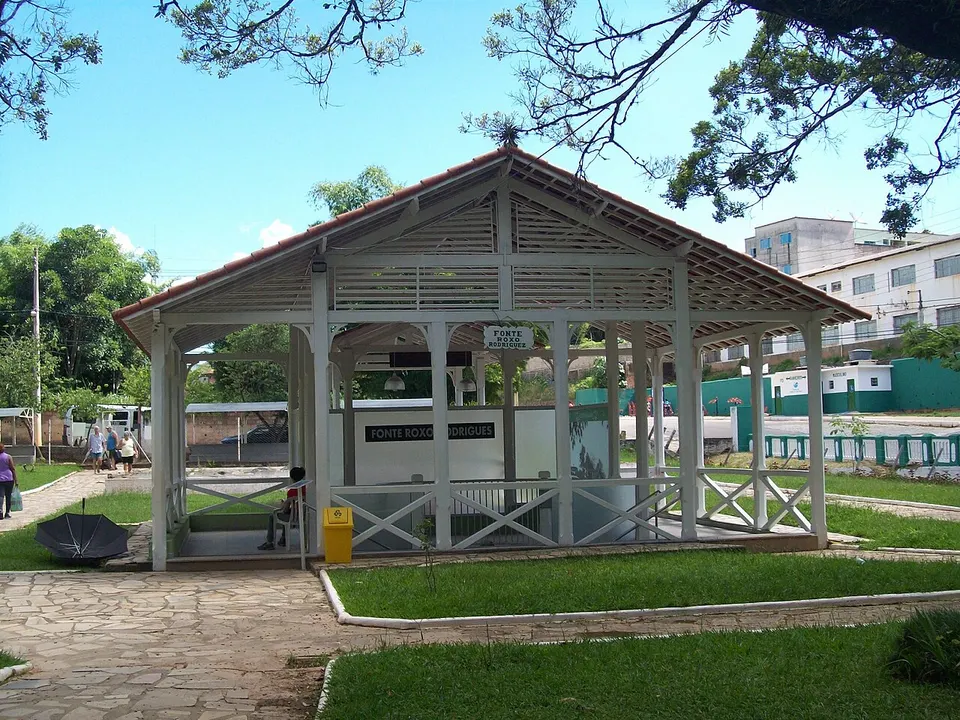 Cambuquira MG Brasil - Parque das Águas, Fonte Roxo Rodrigues - panoramio — Cambuquira, Brazil