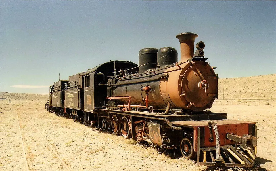 Máquinas abandonadas en la estepa patagónica, Nahuel Pan, Chubut, Argentina - panoramio — Futaleufú, Argentina