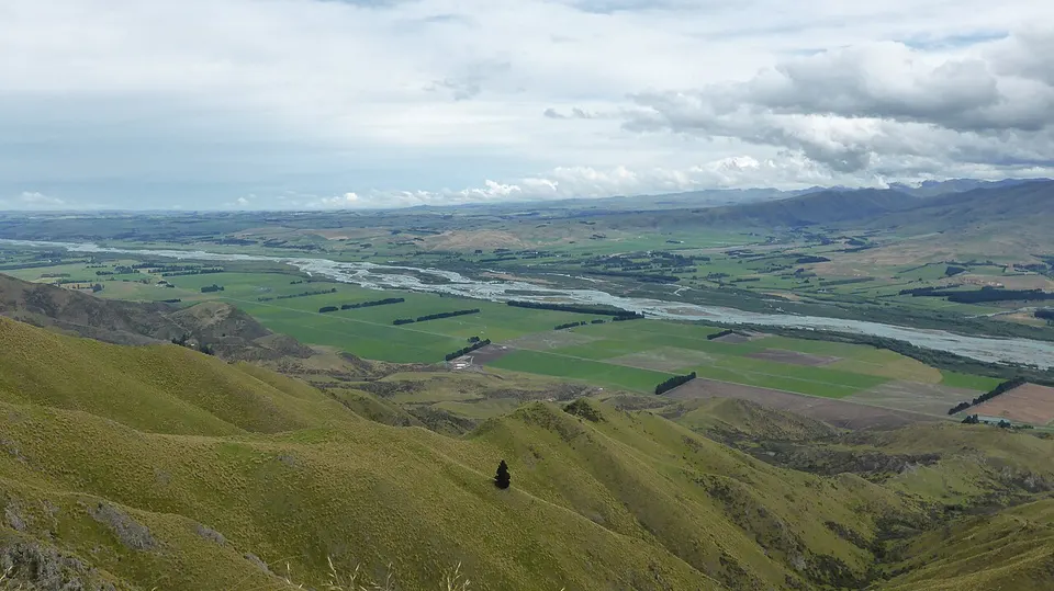 Station Peak looking South over the Waitaki river - panoramio — Waimate District, New Zealand