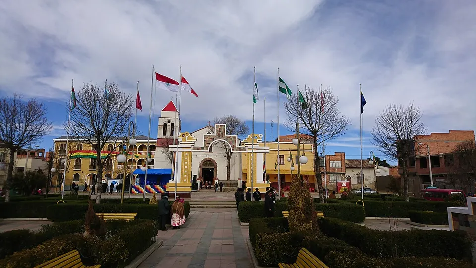 Plaza Principal Pucarani — Los Andes, Bolivia