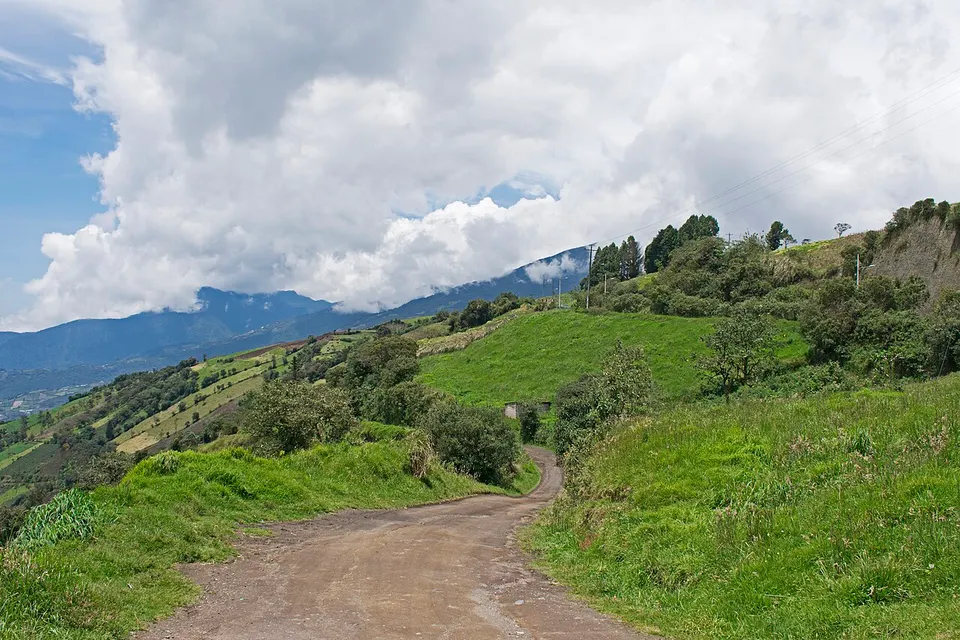 Huambaló Side road on the slope of the Patate Valley seen from E304 — San Pedro de Pelileo, Ecuador